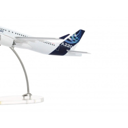 Airbus A220-300 1:200-Modell